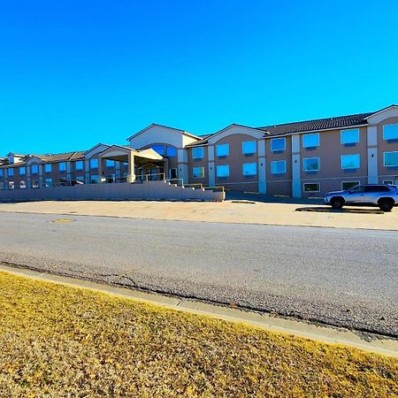 Fairbridge Inn & Suites Canadian Экстерьер фото