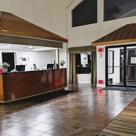 Fairbridge Inn & Suites Canadian Экстерьер фото
