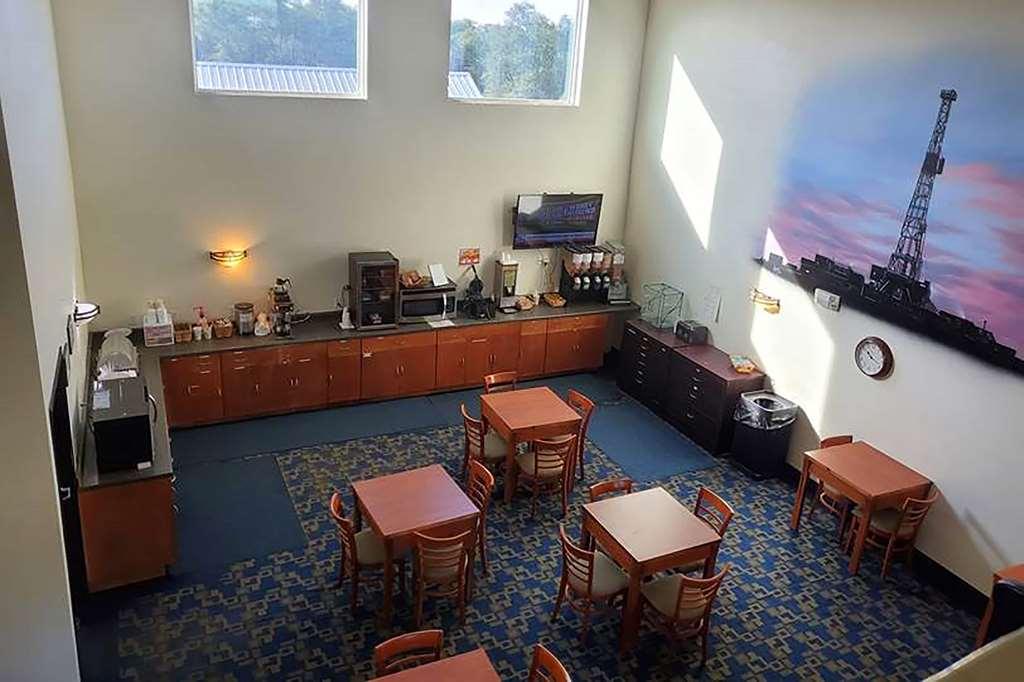 Fairbridge Inn & Suites Canadian Удобства фото