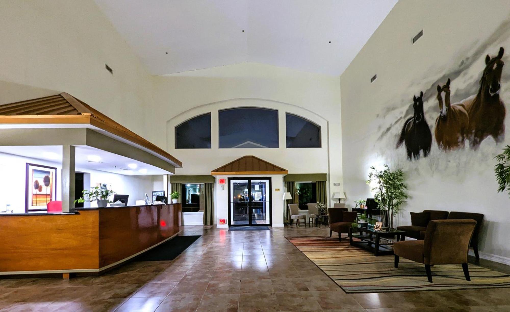 Fairbridge Inn & Suites Canadian Экстерьер фото