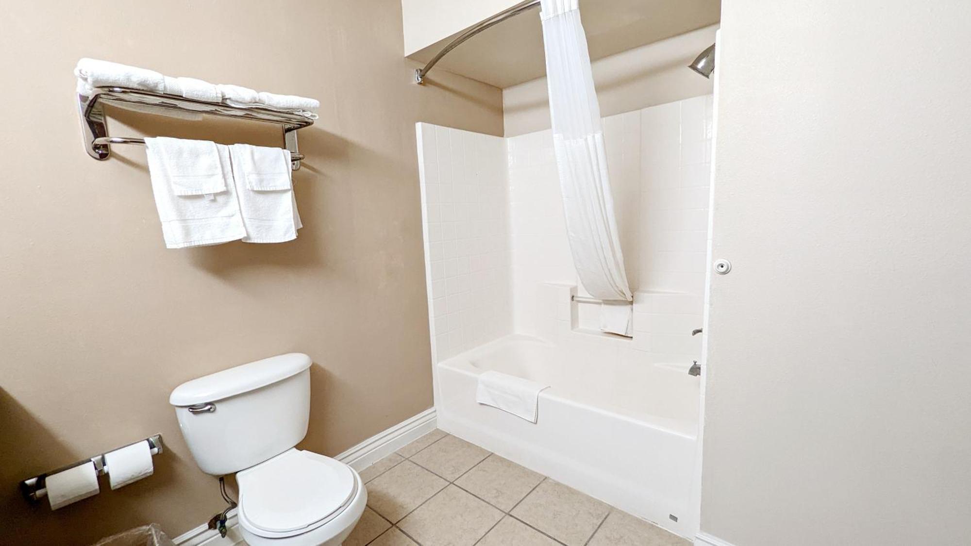Fairbridge Inn & Suites Canadian Экстерьер фото