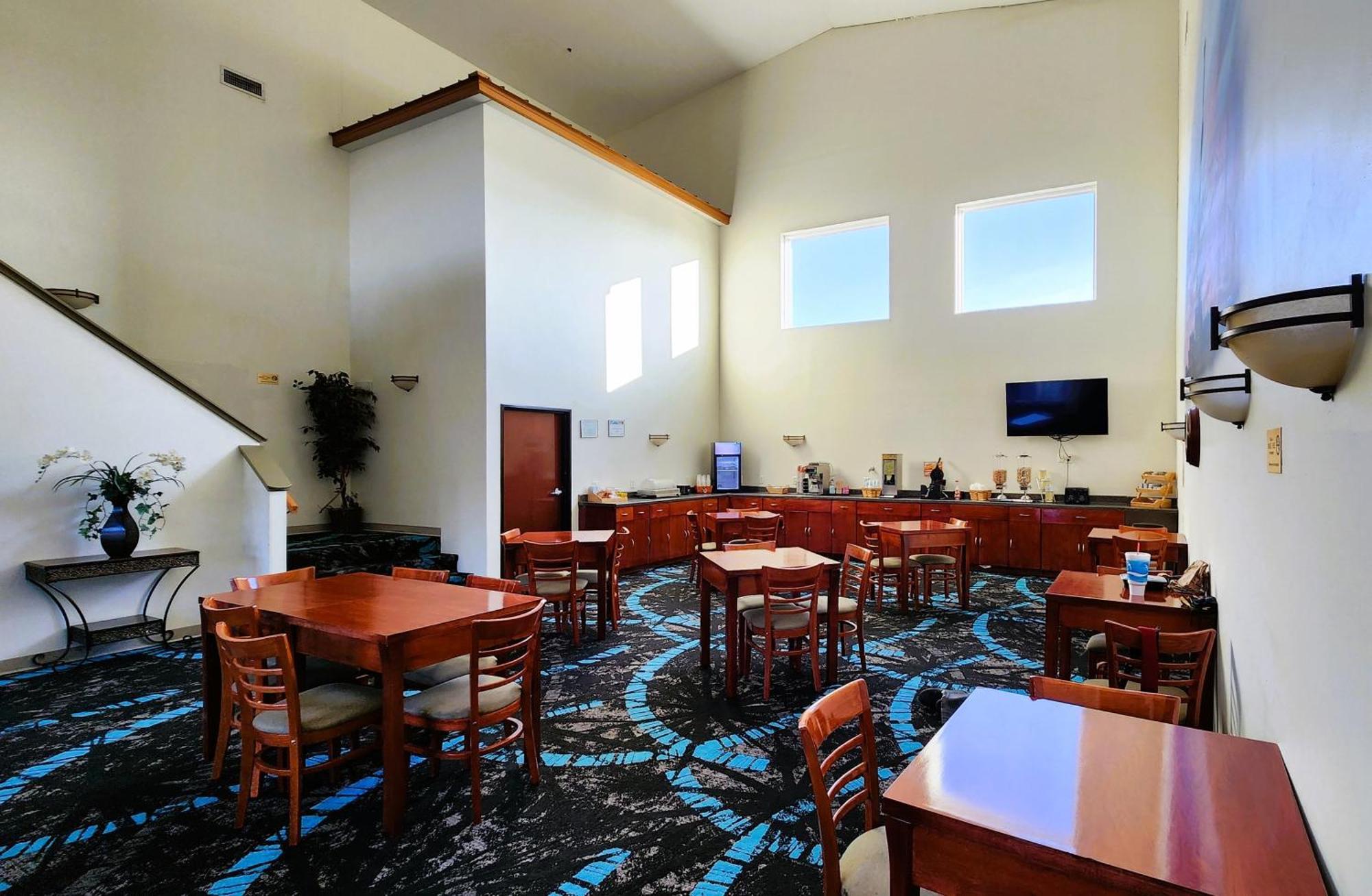 Fairbridge Inn & Suites Canadian Экстерьер фото