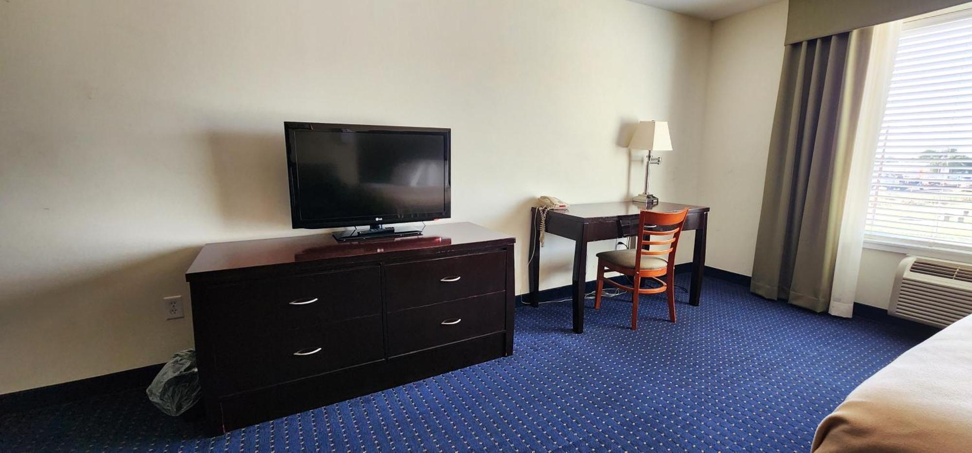Fairbridge Inn & Suites Canadian Экстерьер фото